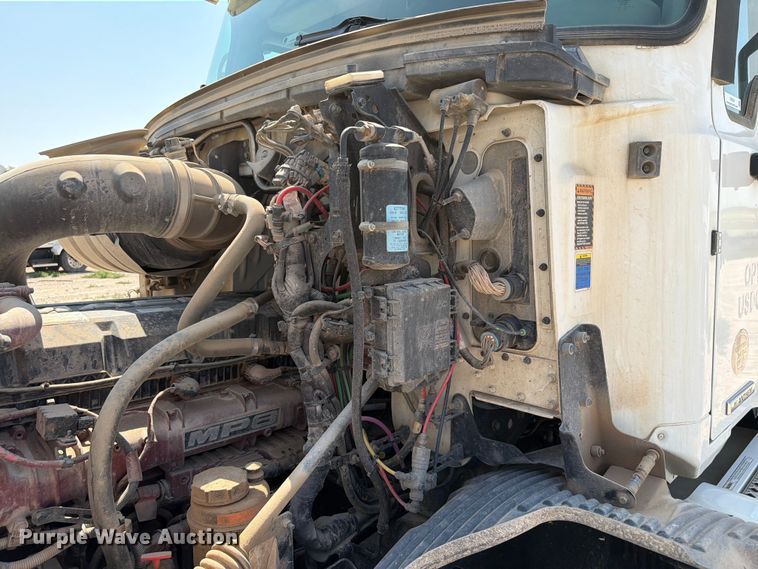 image for item EW8649 2019 Mack Anthem semi truck