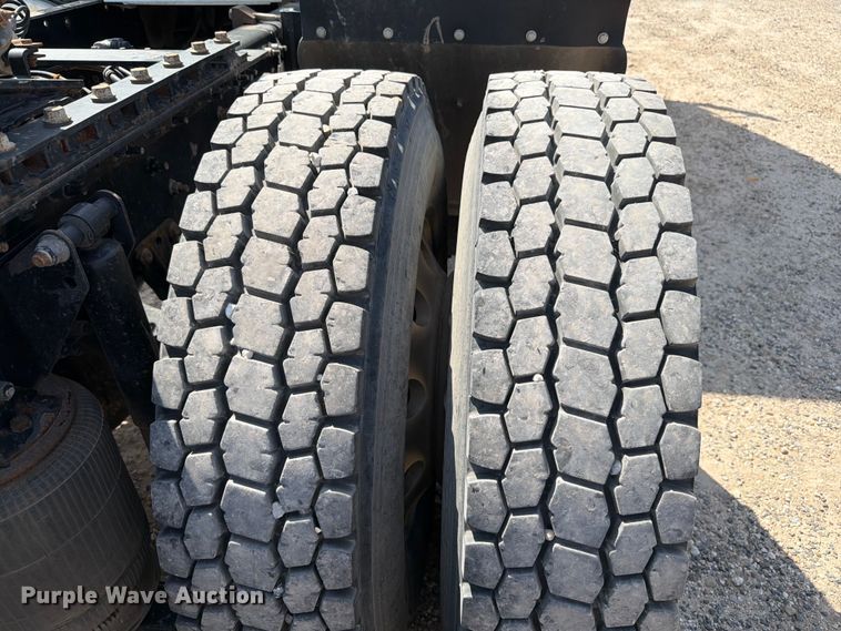 image for item EW8649 2019 Mack Anthem semi truck