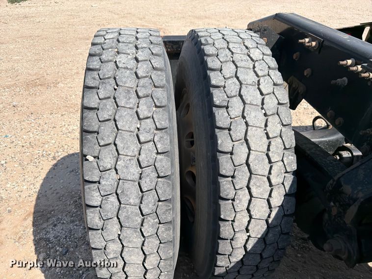 image for item EW8649 2019 Mack Anthem semi truck