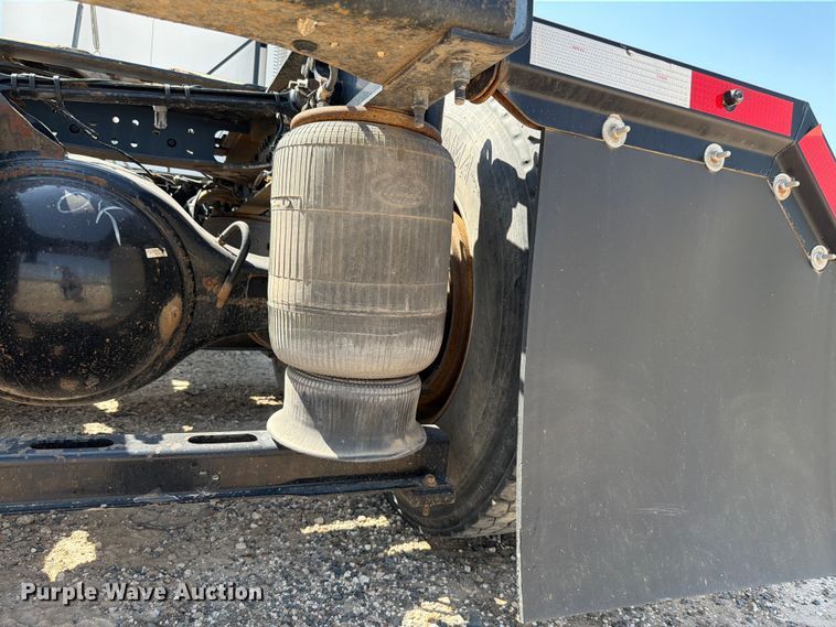image for item EW8649 2019 Mack Anthem semi truck