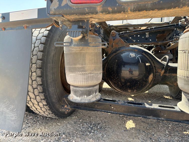 image for item EW8649 2019 Mack Anthem semi truck