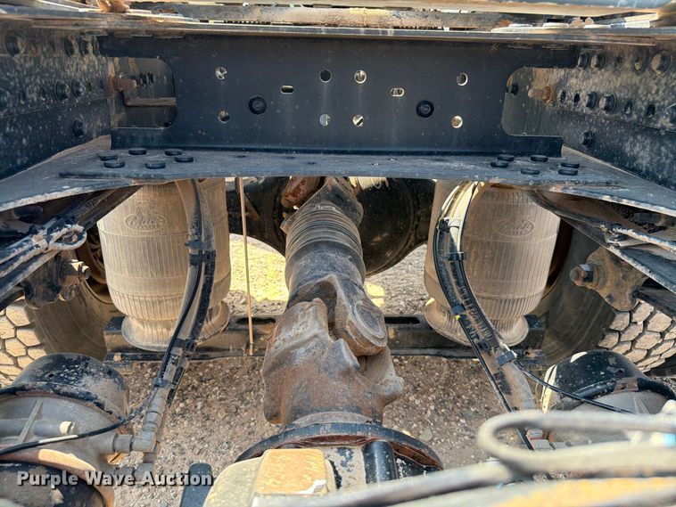 image for item EW8649 2019 Mack Anthem semi truck
