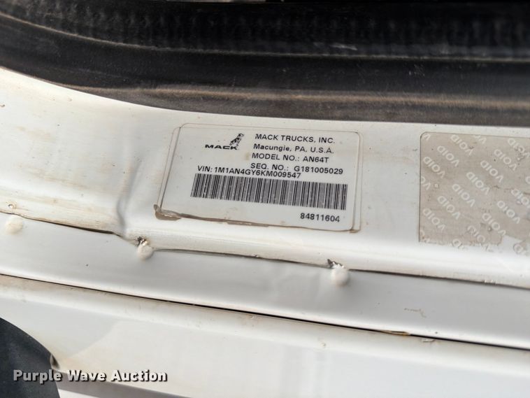 image for item EW8649 2019 Mack Anthem semi truck