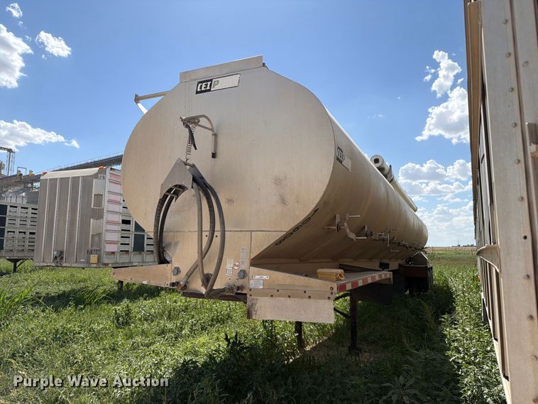CEI AT35L feed delivery trailer