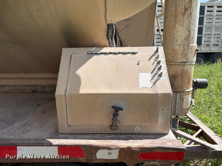 image for item EW8650 CEI AT35L feed delivery trailer