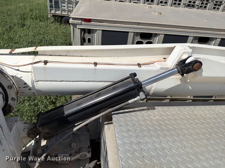 image for item EW8650 CEI AT35L feed delivery trailer