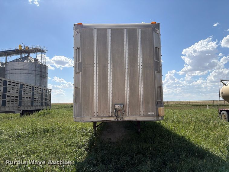 image for item EW8651 2006 Barrett livestock trailer
