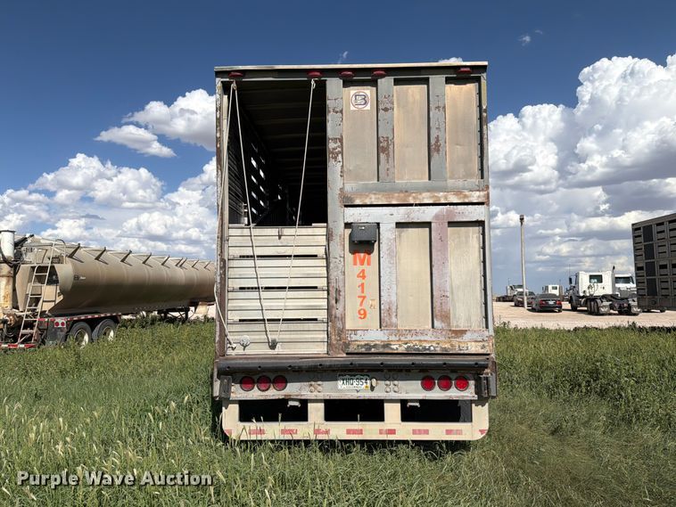 image for item EW8651 2006 Barrett livestock trailer