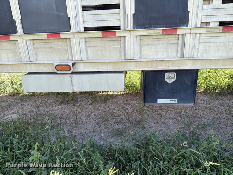 image for item EW8651 2006 Barrett livestock trailer