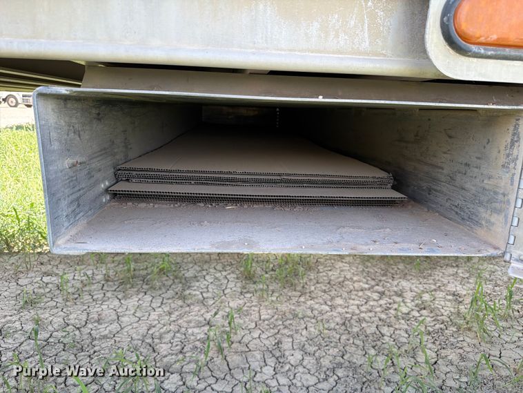 image for item EW8651 2006 Barrett livestock trailer