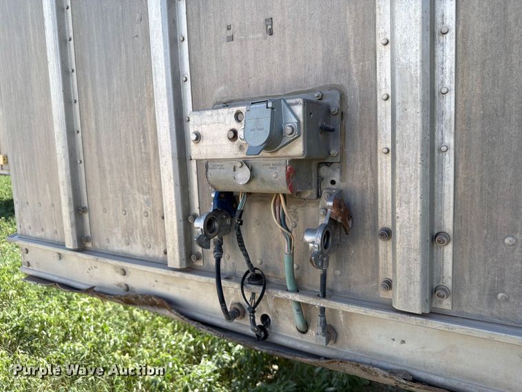 image for item EW8651 2006 Barrett livestock trailer