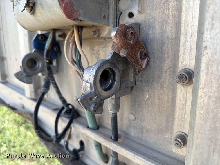 image for item EW8651 2006 Barrett livestock trailer
