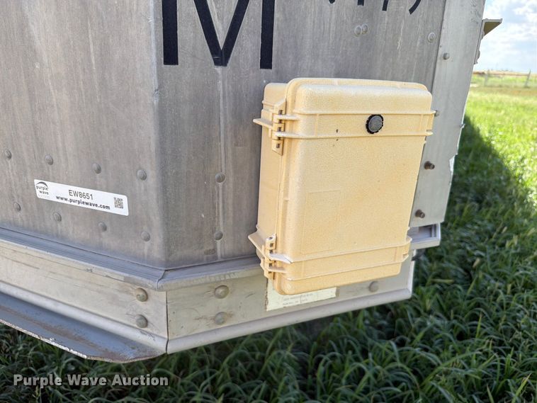 image for item EW8651 2006 Barrett livestock trailer