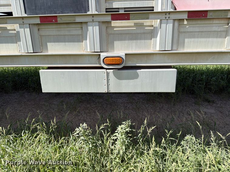 image for item EW8651 2006 Barrett livestock trailer