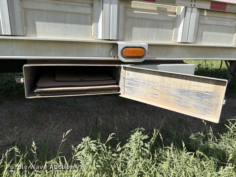 image for item EW8651 2006 Barrett livestock trailer