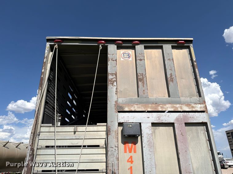 image for item EW8651 2006 Barrett livestock trailer