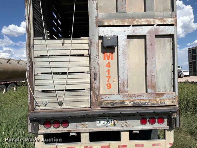 image for item EW8651 2006 Barrett livestock trailer