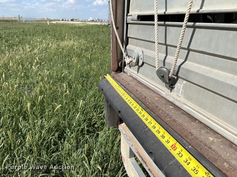 image for item EW8651 2006 Barrett livestock trailer