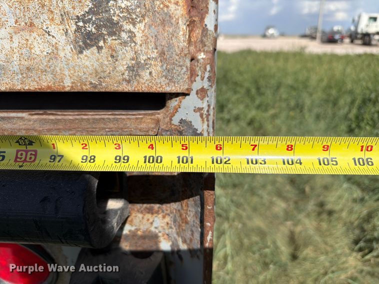 image for item EW8651 2006 Barrett livestock trailer