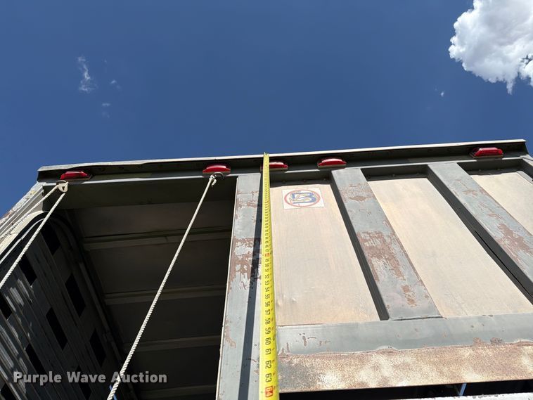 image for item EW8651 2006 Barrett livestock trailer