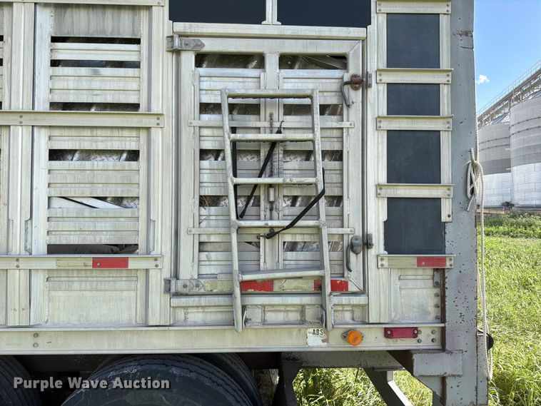 image for item EW8651 2006 Barrett livestock trailer