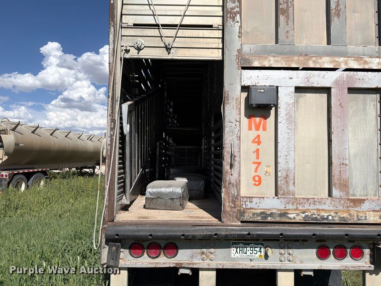 image for item EW8651 2006 Barrett livestock trailer