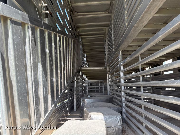 image for item EW8651 2006 Barrett livestock trailer