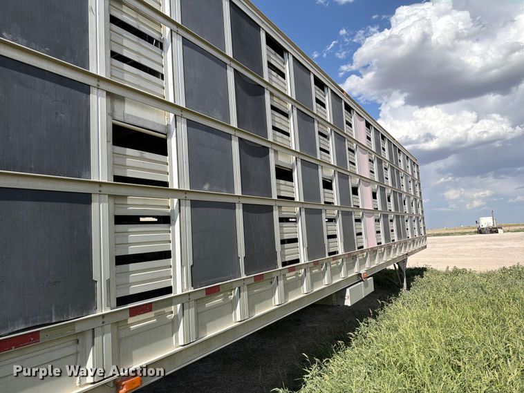 image for item EW8651 2006 Barrett livestock trailer