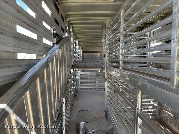 image for item EW8651 2006 Barrett livestock trailer