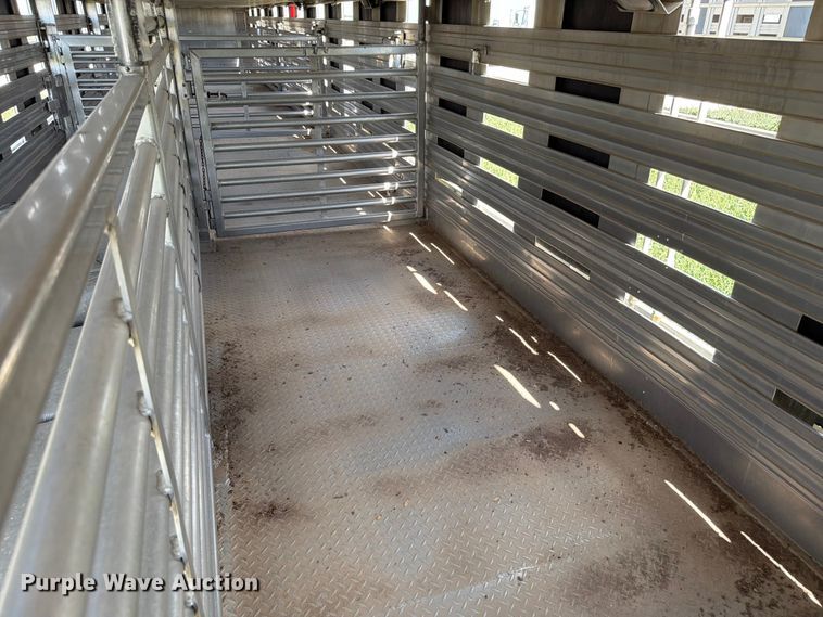image for item EW8651 2006 Barrett livestock trailer