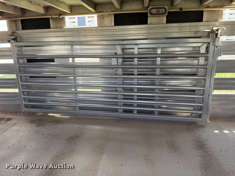 image for item EW8651 2006 Barrett livestock trailer