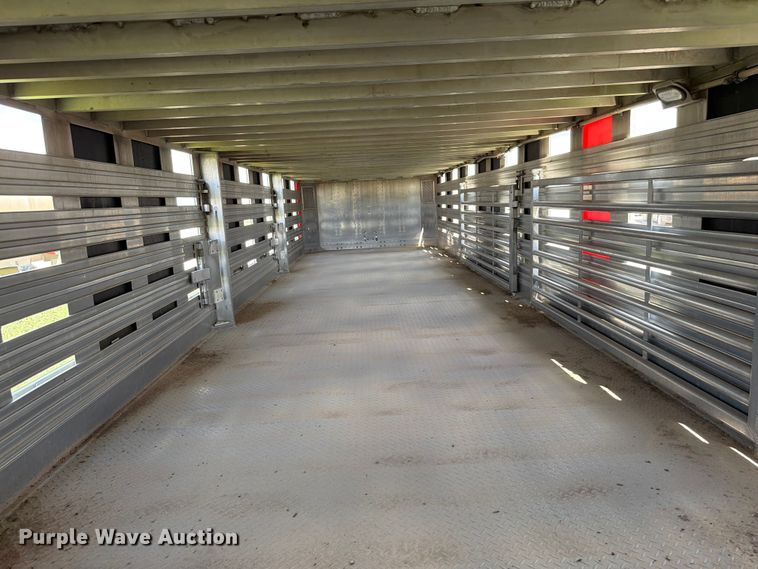 image for item EW8651 2006 Barrett livestock trailer