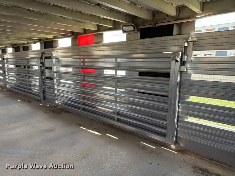 image for item EW8651 2006 Barrett livestock trailer