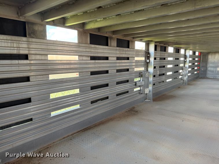 image for item EW8651 2006 Barrett livestock trailer