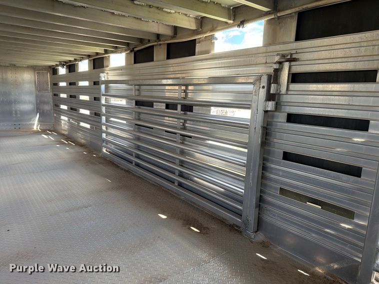 image for item EW8651 2006 Barrett livestock trailer