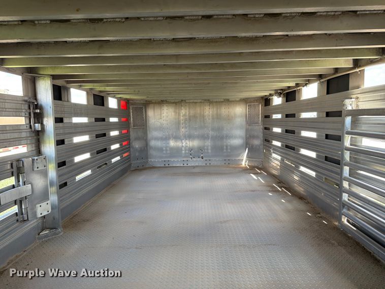 image for item EW8651 2006 Barrett livestock trailer