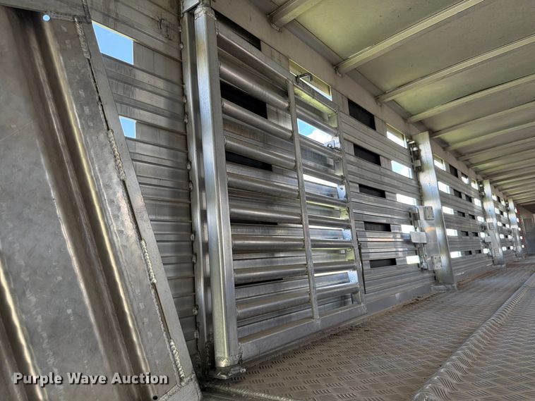 image for item EW8651 2006 Barrett livestock trailer