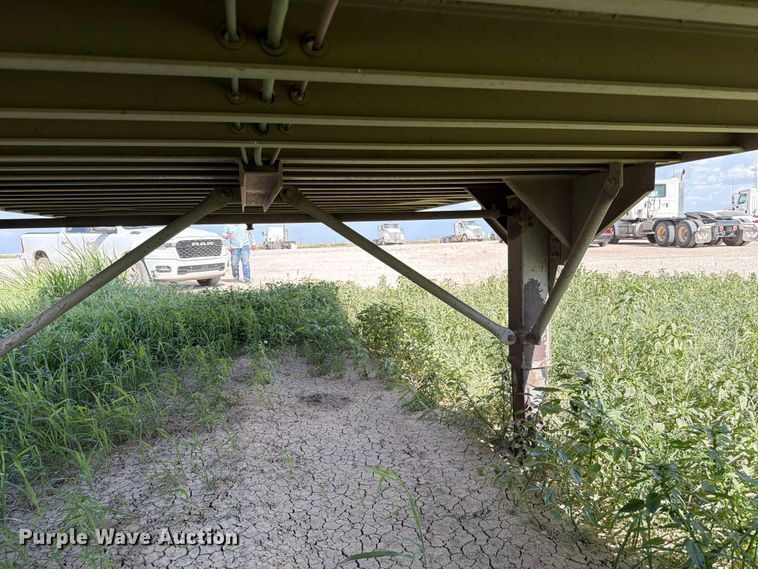 image for item EW8651 2006 Barrett livestock trailer