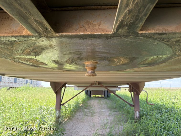 image for item EW8651 2006 Barrett livestock trailer