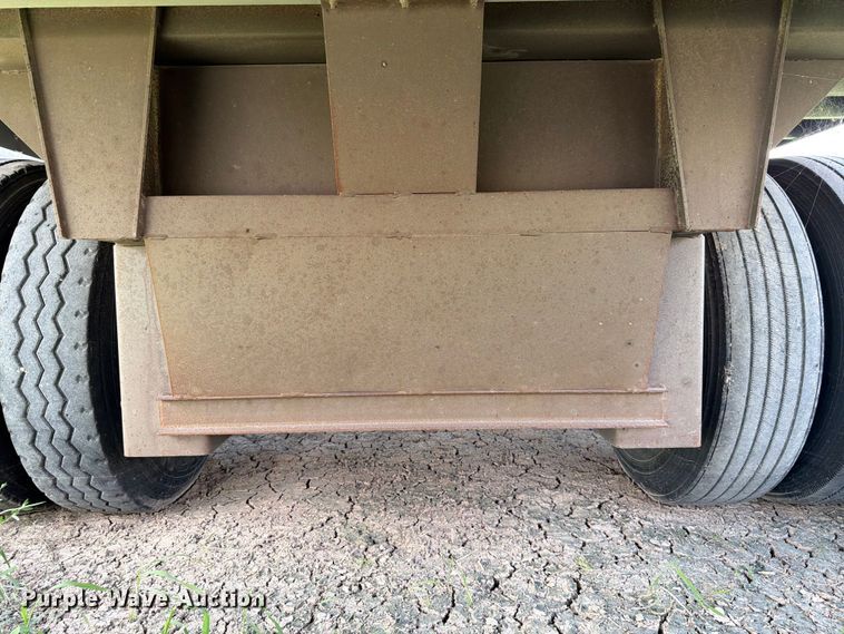 image for item EW8651 2006 Barrett livestock trailer