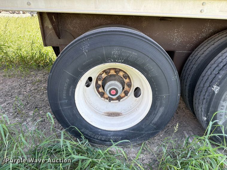 image for item EW8651 2006 Barrett livestock trailer