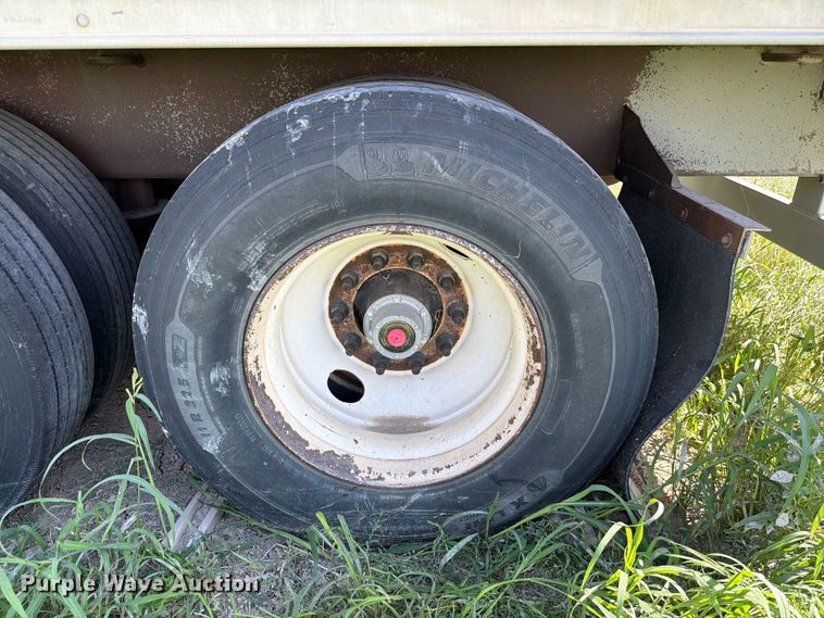 image for item EW8651 2006 Barrett livestock trailer