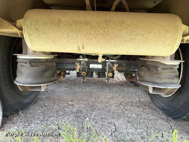 image for item EW8651 2006 Barrett livestock trailer