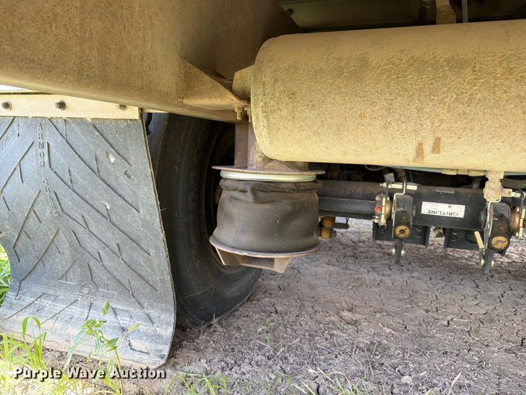 image for item EW8651 2006 Barrett livestock trailer
