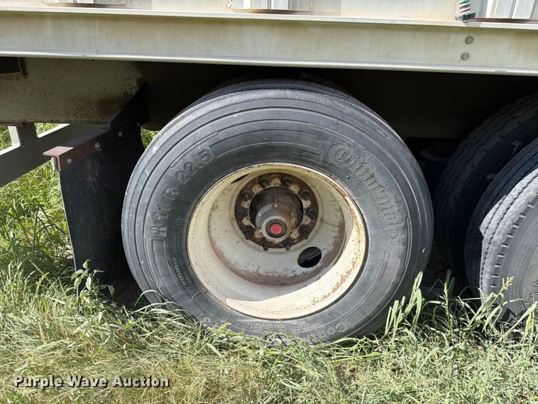 image for item EW8651 2006 Barrett livestock trailer