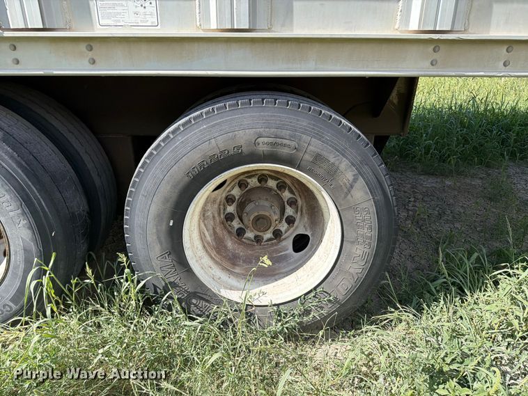 image for item EW8651 2006 Barrett livestock trailer