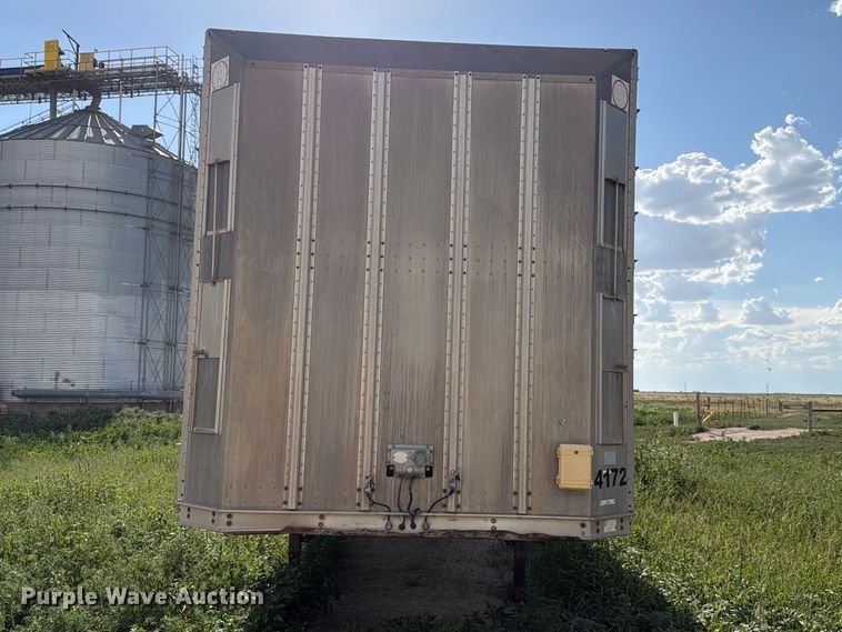 image for item EW8652 2006 Barrett livestock trailer