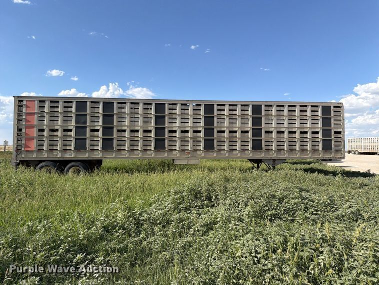 image for item EW8652 2006 Barrett livestock trailer