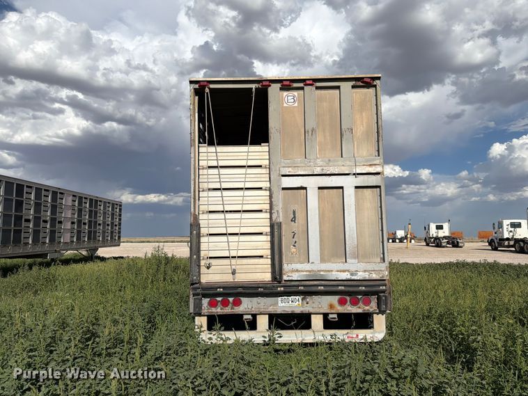 image for item EW8652 2006 Barrett livestock trailer