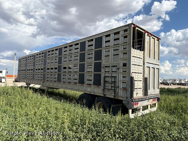 image for item EW8652 2006 Barrett livestock trailer